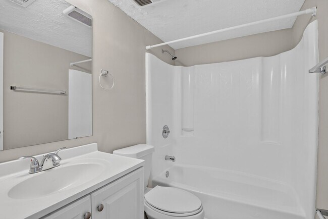 Building Photo - 53 Windtree Ln