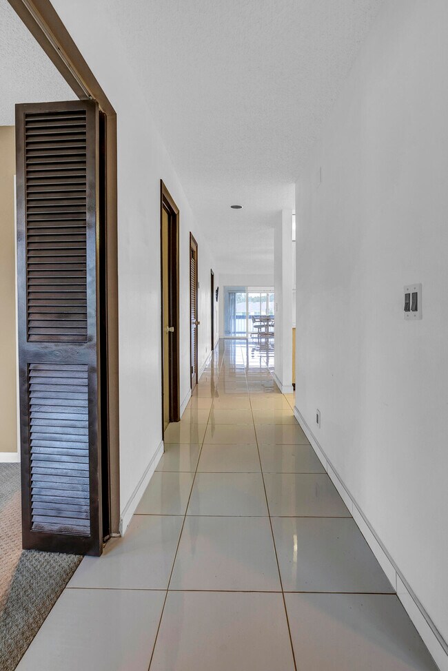 Building Photo - 13761 Via Aurora