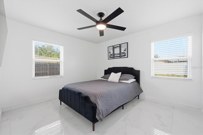 Building Photo - 2521 W Minnehaha St