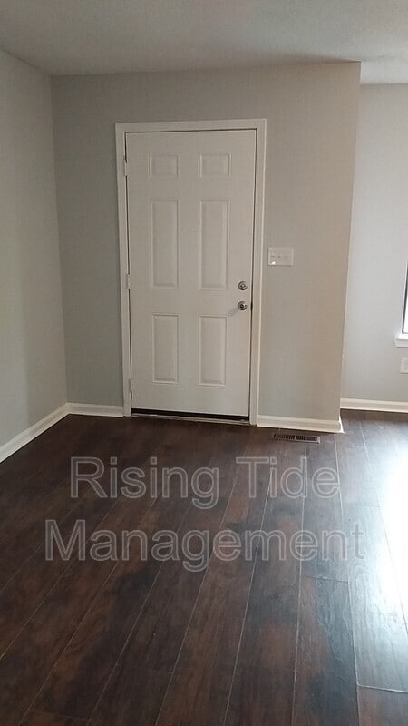 Building Photo - 3130 Sleepy Hollow Dr