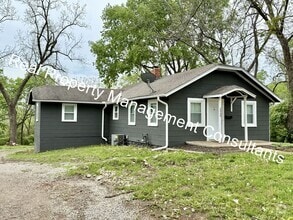 Building Photo - $500 off Frist Months Rent on Spacious 4 B...