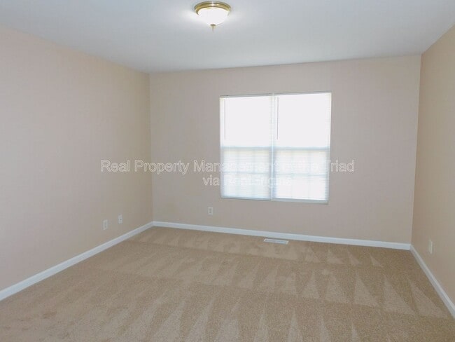 Building Photo - 909 Beaumont Ave