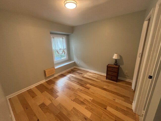 Building Photo - Room in House on Tall Rock Ct