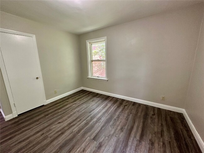 Building Photo - 1422 Tamerton Ave