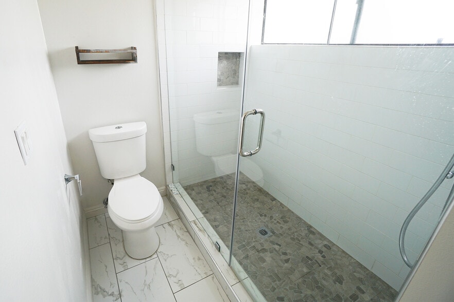 Primary bathroom - 712 Vallejo Villas