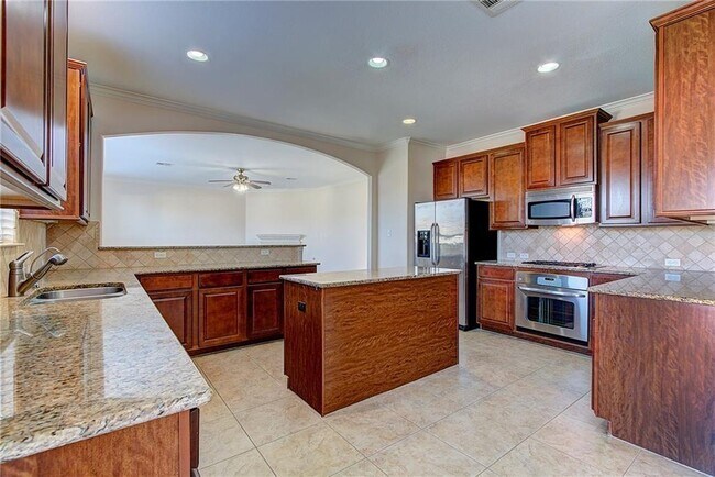 Building Photo - 2601 Mirasol Loop