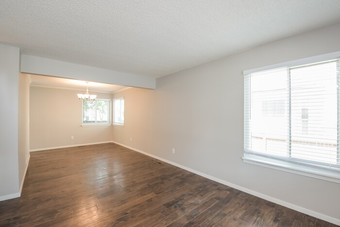 Building Photo - 16556 E Hialeah Dr