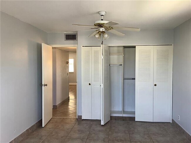Building Photo - 557 Monaco Way