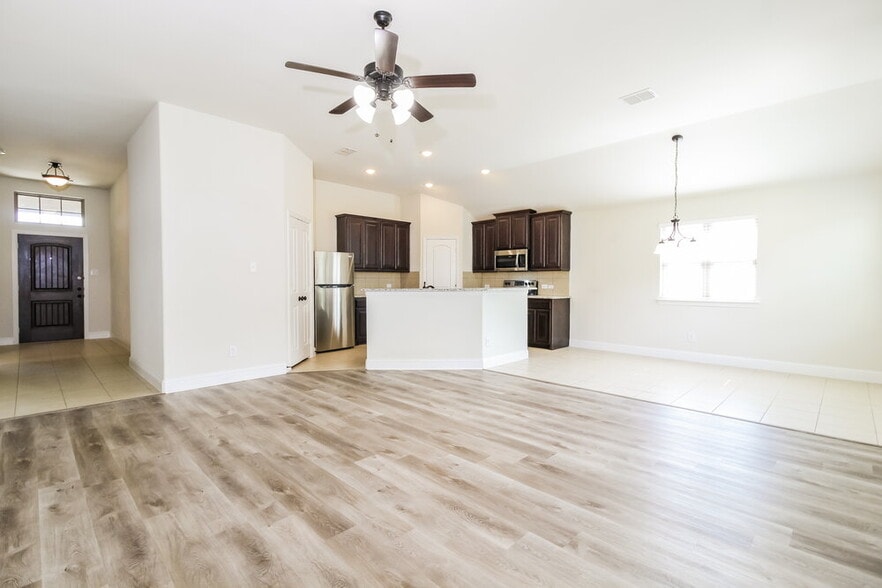 Building Photo - 334 Highmeadow Dr