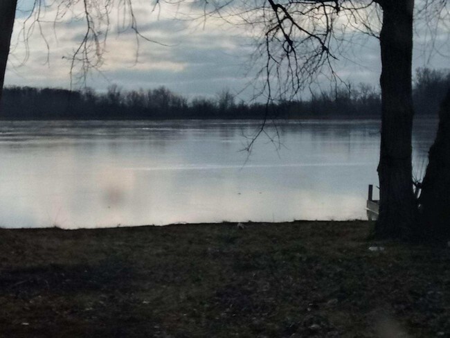 Building Photo - 6080 Park Lake Rd