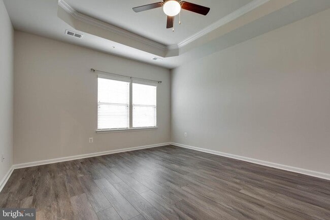 Building Photo - 7912 N Gladden Farm Way