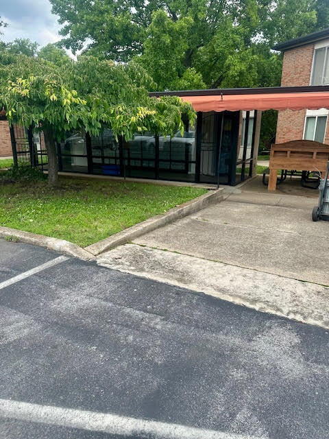 Building Photo - Live Near Vanderbilt & Belmont! Updated Condo with Pool Access