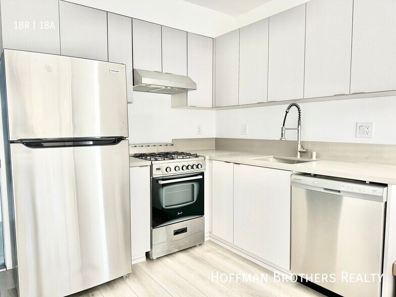 Building Photo - 316 S Mariposa Ave