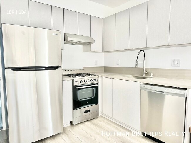 Building Photo - 316 S Mariposa Ave