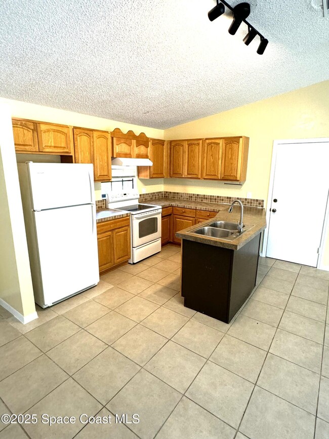Building Photo - 774 John Adams Ln
