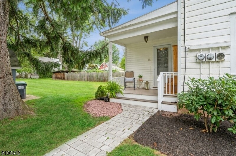 Building Photo - 15 Center St