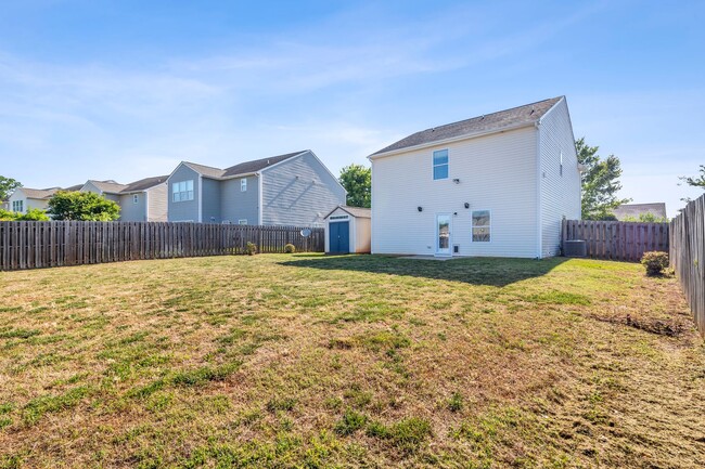 Building Photo - Newer Home, Granite Counter-Tops, Wood Laminate Flooring, SS Appliances, Garage, Fenced, Must See!