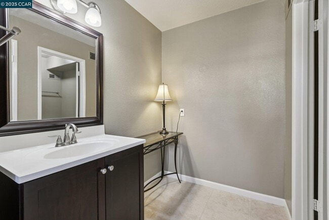 Building Photo - 1035 Alta Mesa Dr