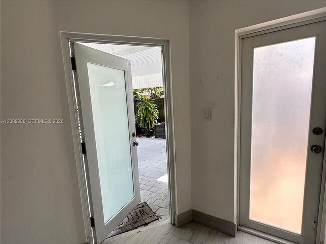 Building Photo - 403 SW 89th Pl