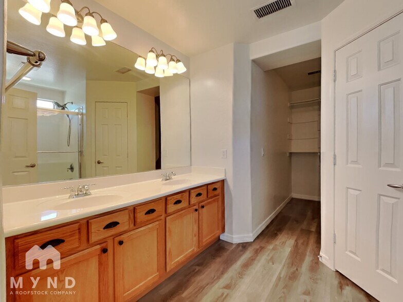 Building Photo - 18646 W Mission Ln