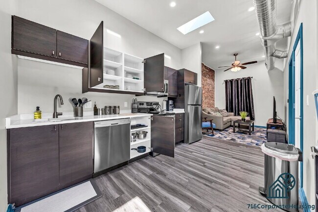 Building Photo - Furnished 2-Bedroom, 2-Bath Apartment near the Medical Campus