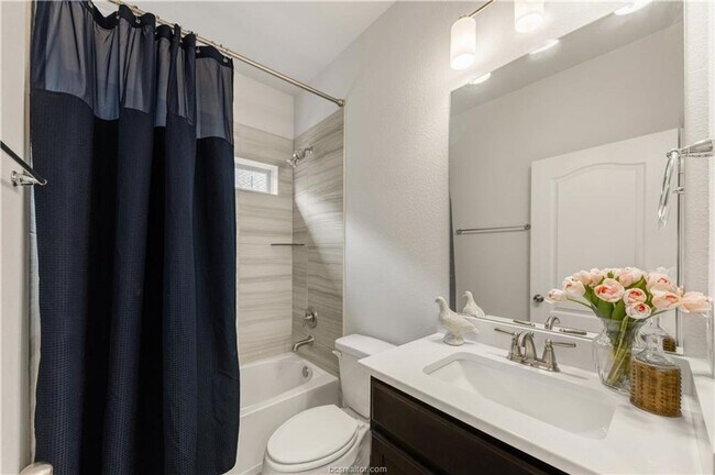 Building Photo - Gorgeous 2-Story on Quiet Cul de Sac