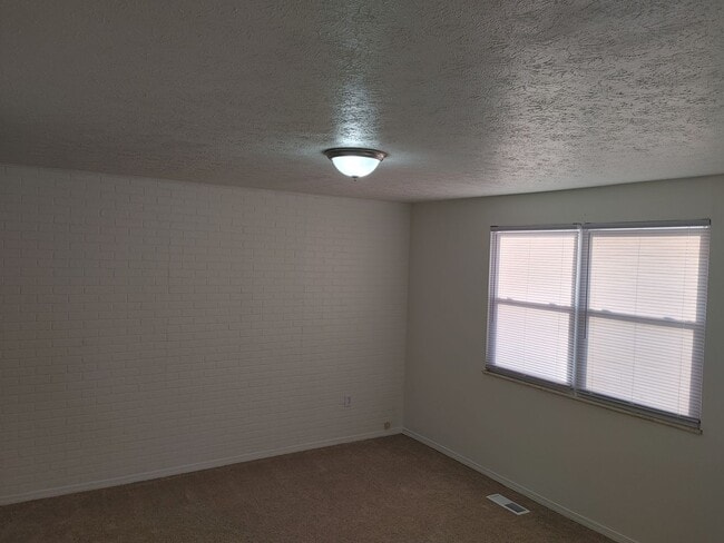 Building Photo - 3 BR HOME-BRIARWOOD SUBDIVISION