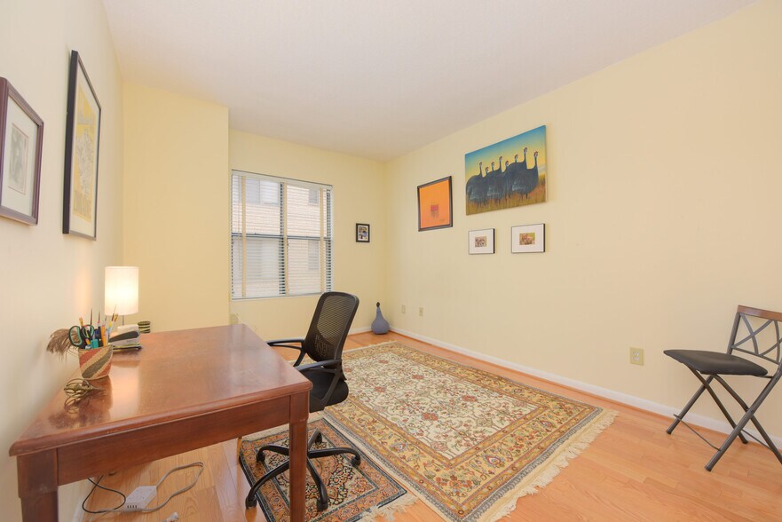 Building Photo - 2123 California St NW