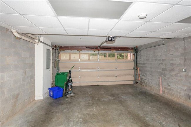Building Photo - 778 Clifton Heights Ln NE