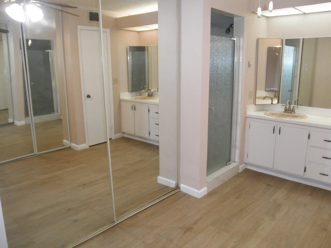 Building Photo - 571 Springdale Cir