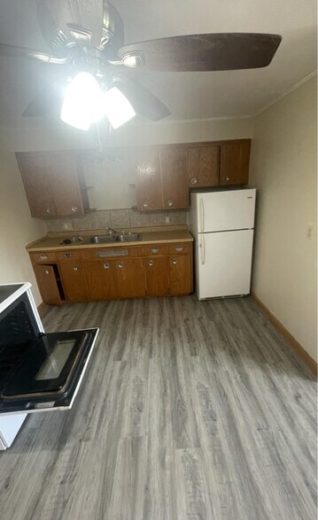 Building Photo - 1325 9th St S