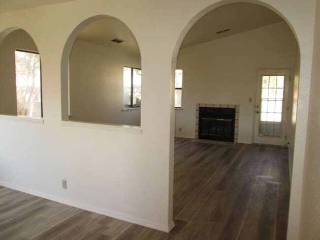 Building Photo - Patio Home At Spain & Morris NE