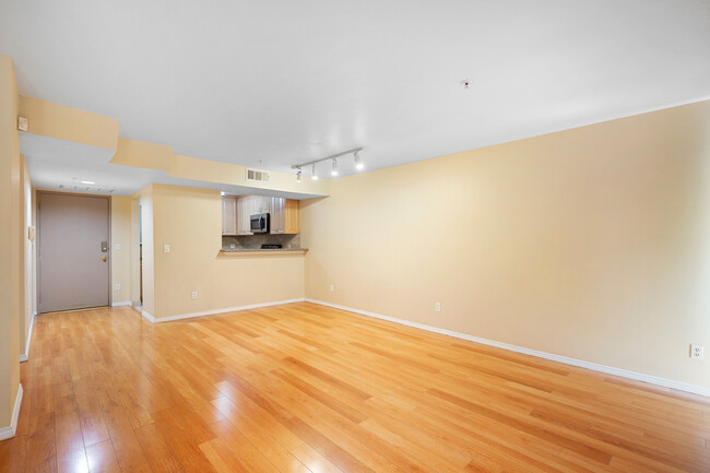 Building Photo - 422 Hawthorne St
