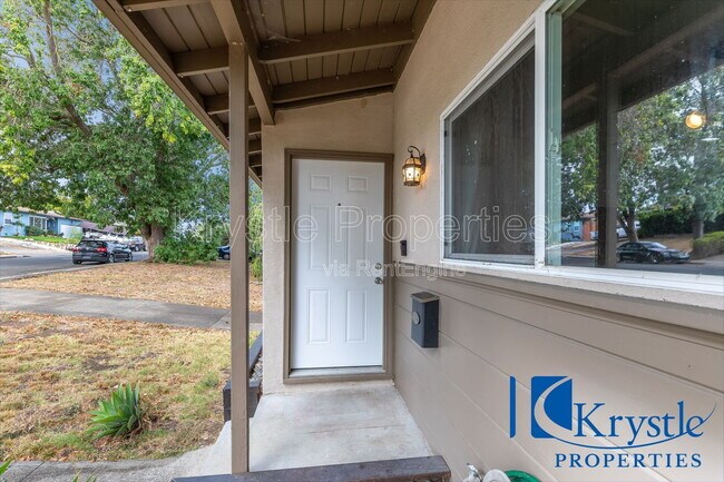 Building Photo - 175 Toyon Dr