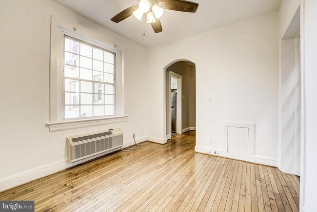 Building Photo - 3520 W Pl NW