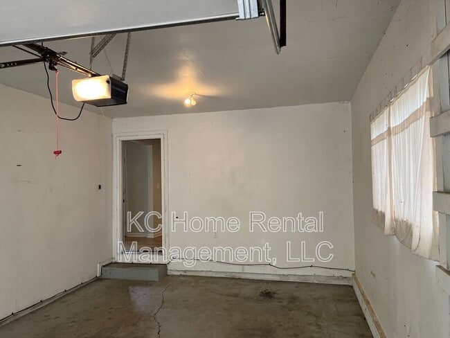 Building Photo - 305 N Logan St