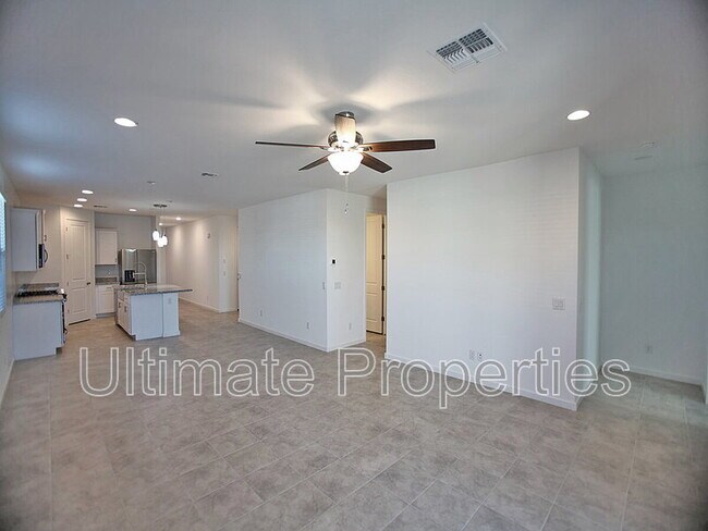 Building Photo - 12655 W Country Club Trail