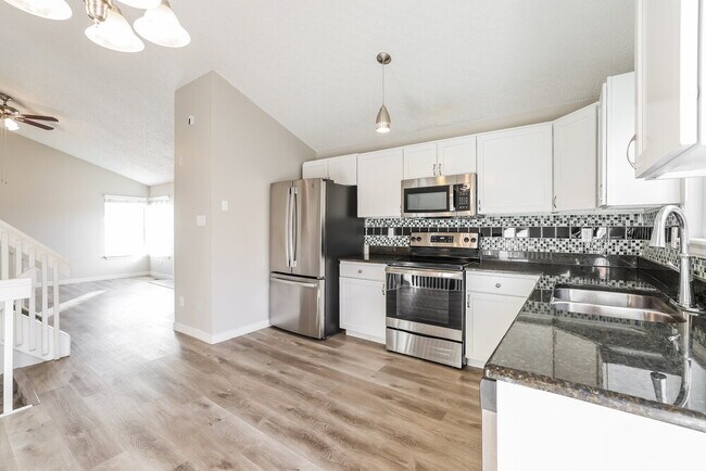 Building Photo - 12155 Elm Way