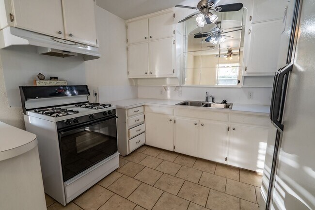 Building Photo - Charming 2 bed 1 bath in midtown Tulsa!