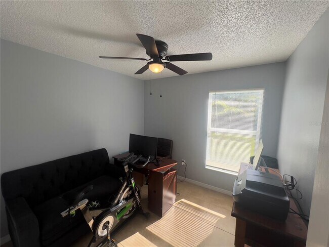 Building Photo - 825 Charles Ave