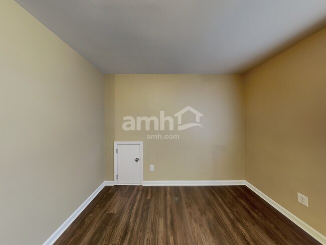 Building Photo - 2010 Cornflower Ln