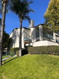 Building Photo - Canyon Crest 3bd/2.5ba Townhouse