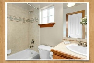 Building Photo - 4816 40th Ave SW #B