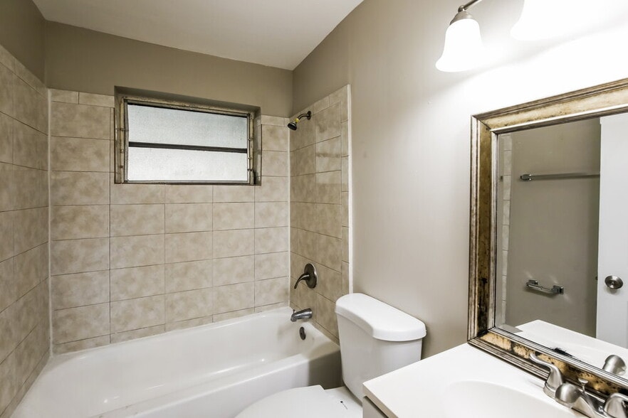 Building Photo - 2890 NW 20th St