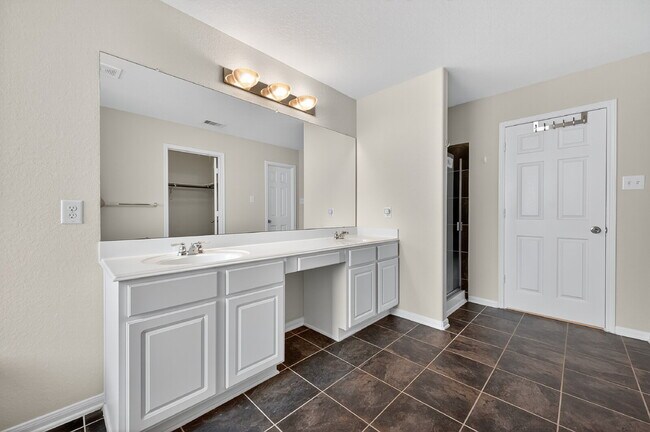 Building Photo - "3-Bed with 2 Full Baths in Katy – Spaciou...