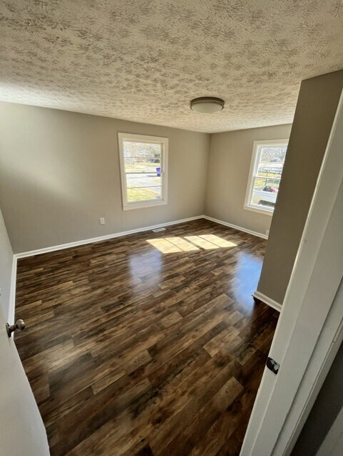 Building Photo - 1701 Catherine Dr