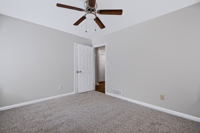 Building Photo - 1380 Ivywood Dr