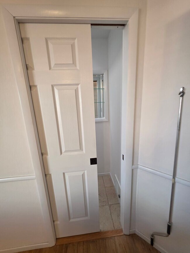 Building Photo - Delightful Single Story 2/2 with Expanded Bath and Beautiful Gardens