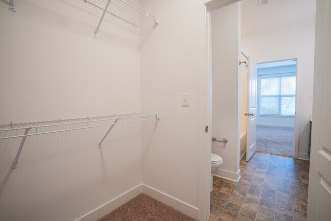 Building Photo - 1032 Skyline View Way