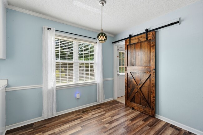 Building Photo - 105 Twin Creeks Dr